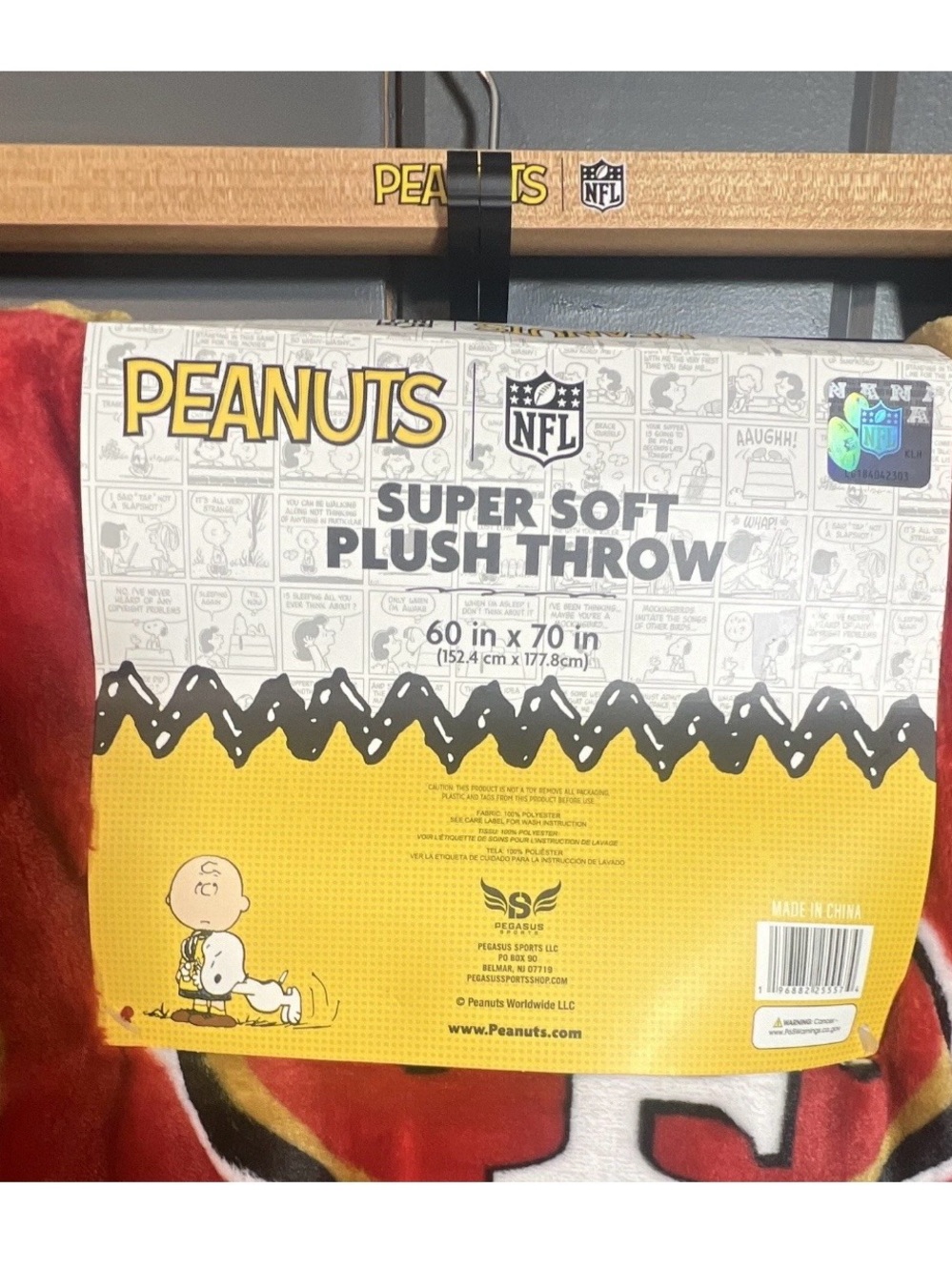 NWT Peanuts NFL San Francisco 49ers Snoopy Super Soft Plush Throw Blanket - Picture 2 of 4